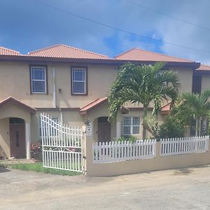 Impeccable Comfortable 1-Bed Apartment Road Town  Exterior photo