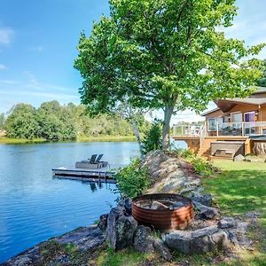 Private Waterfront Cottage - Hot Tub & Kayaks Kingston Exterior photo