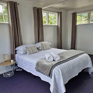 2 Bedroom Private Guesthouse In Korokoro Lower Hutt Exterior photo