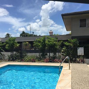 Country Plaza Motor Inn Mackay Exterior photo