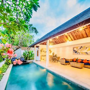 Luxurious Villa Julissa With Private Pool In The Heart Of Seminyak Exterior photo