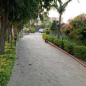 Akkas Farm House Hotel Faisalabad Exterior photo