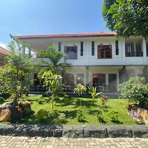 Mango Guesthouse Pangandaran Exterior photo