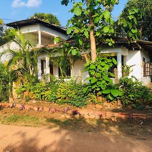 Oneli Guest Villa Trincomalee Exterior photo