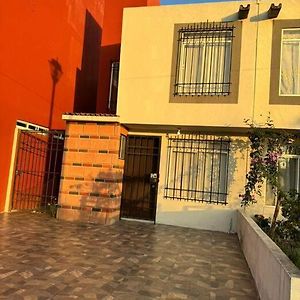 Hermosa casa completa con dos estacionamientos Toluca Exterior photo