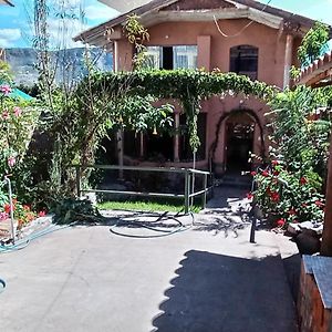 Casa De Las Flores Urubamba Exterior photo