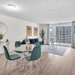 Brickell Key Gem: Stylish 1-Bed W/ Free Parking Apartment Miami Exterior photo
