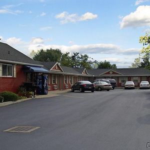 Boulevard Inn Amherst Exterior photo