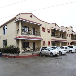 Leo Resorts Junagadh Exterior photo