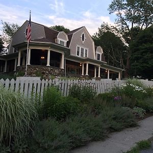 Hilltop House Bed & Breakfast Amenia Exterior photo