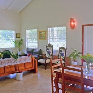 The Yellow Palm Soufriere Room photo