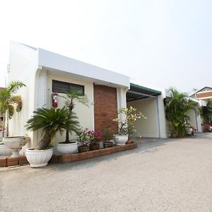 Bualuang Hotel Ang Thong Exterior photo