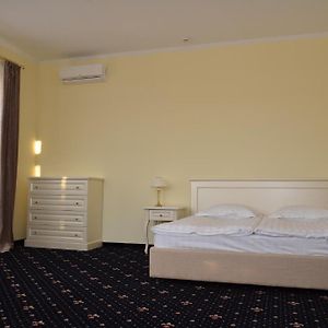 Chateau Royal Hotel Berezovka  Room photo