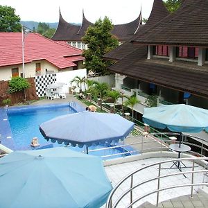 Royal Denai Hotel Bukittinggi Exterior photo