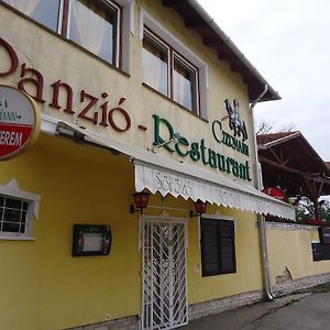 Czermann Panzio Es Etterem Hotel Oroszlany Exterior photo