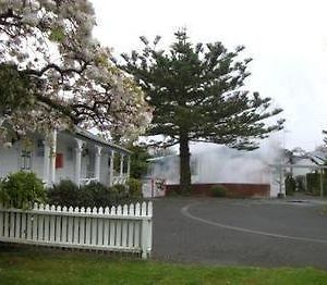 Utuhina Hot Springs Lodge Rotorua Exterior photo