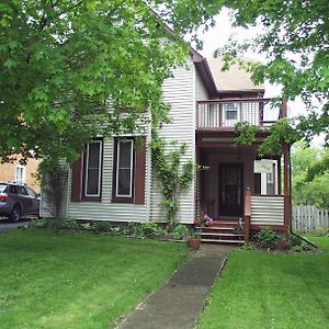 West Gate Bed And Breakfast Gananoque Exterior photo