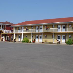 Motel Des Mariniers Kamouraska Exterior photo