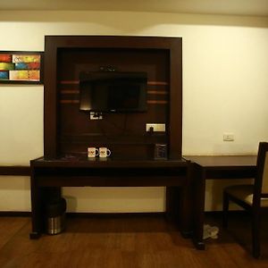 Oyo Premium Chaupasni First Puliya Hotel Jodhpur  Exterior photo