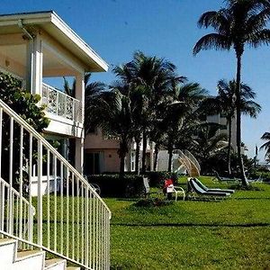 Villa Caprice Beachfront Hotel Lauderdale-by-the-Sea Exterior photo