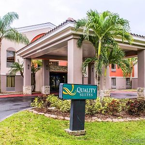 Quality Suites Fort Myers Airport I-75 Exterior photo