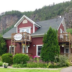 B&B Les Deux Pignons Petit-Saguenay Exterior photo