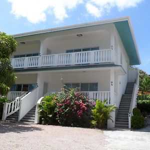 Divers Lodge Guest House Mahe Island Exterior photo