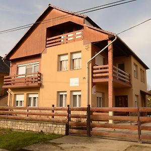 Hutasori Guesthouse Matraballa Exterior photo