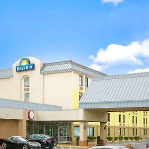 Clarion Inn & Suites Near Downtown Knoxville Interior photo