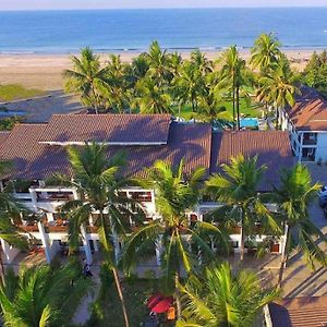 Hotel Lux Ngwesaung Exterior photo