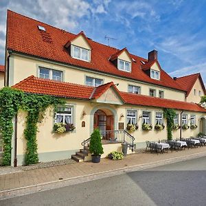 Brauereigasthof Zum Lowenbrau Adelsdorf Exterior photo