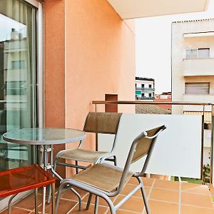 Ginosi Basics Centric Apartel Hotel Castelldefels Exterior photo
