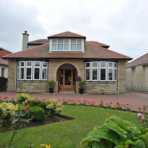 Whin Park Guest House Largs Exterior photo