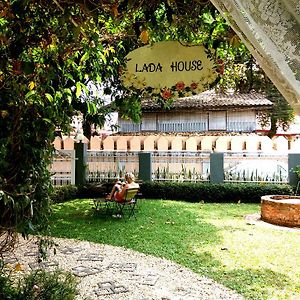 Lada House Bed & Breakfast Lampang Exterior photo