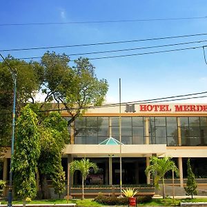 Hotel Merdeka Madiun Exterior photo