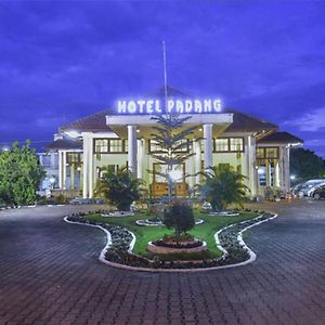 Hotel Padang Padang  Exterior photo