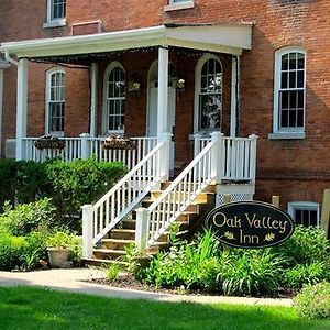 Oak Valley Inn And Suites Geneseo Exterior photo