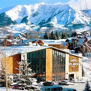 Three Seasons Hotel Suites By Crested Butte Lodging Exterior photo