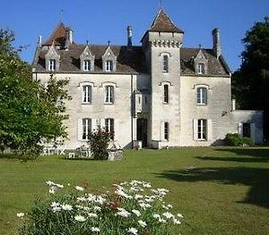 Chateau Des Salles Saint-Fort-sur-Gironde Exterior photo