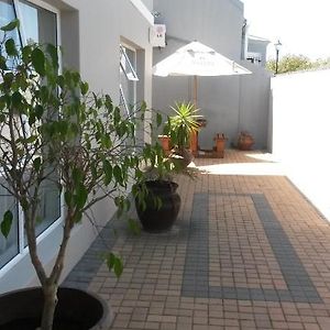 The Dondi Lodge Port Elizabeth Exterior photo