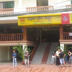 Bolina Palace Hotel Phnom Penh Exterior photo