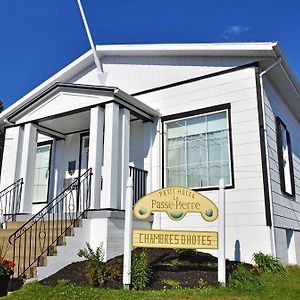 Hotel La Passe Pierre Par La Galouine Tadoussac Exterior photo