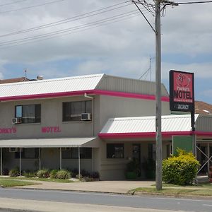 Porky'S Motel Rockhampton Exterior photo