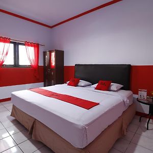 Reddoorz Plus @ Samratulangi Manado Exterior photo