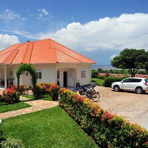 Victoria Lake View Guesthouse & Safaris Entebbe Exterior photo