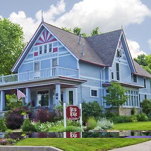 Astor House Bed & Breakfast Green Bay Exterior photo