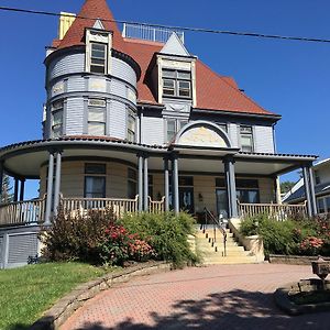The Levi Deal Mansion Bed & Breakfast Meyersdale Exterior photo