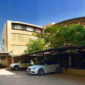 Hotel Orange Inn Sarkhej Exterior photo