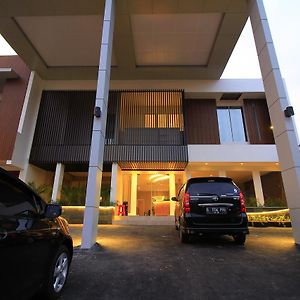 Vinotel Cirebon Exterior photo