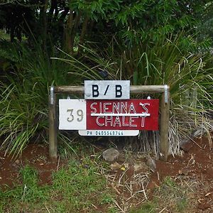 Siennas Chalet Bed & Breakfast Maleny Exterior photo
